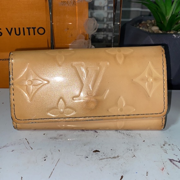 Authentic Louis Vuitton Vernis Key Case - Picture 6 of 13